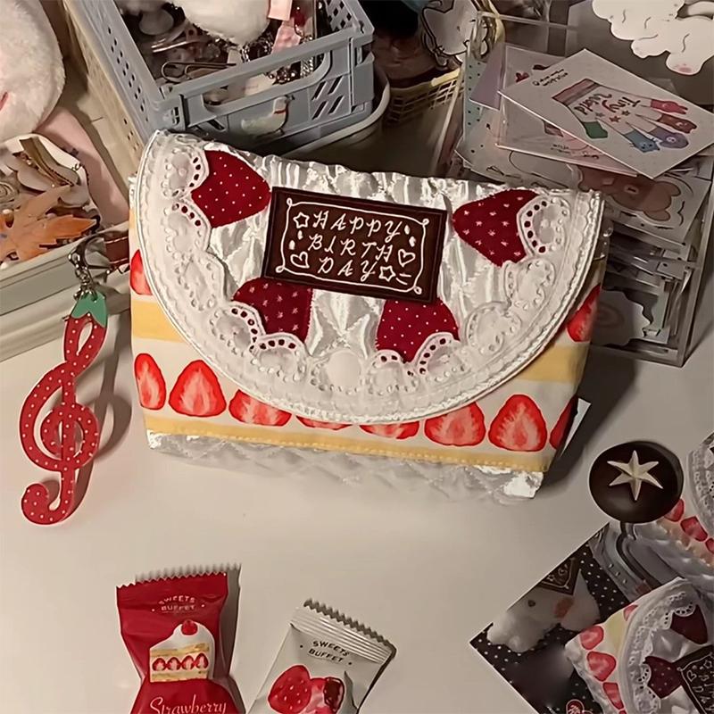 Luxury Bags Cute - Urocza torebka patchworkowa w truskawki, unikatowa